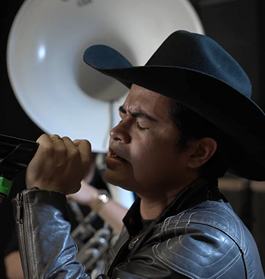Jean Alezones en presentación musical